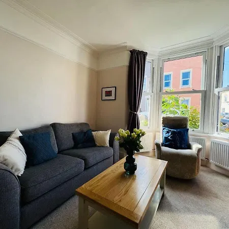 Totterdown's Fabulous House & Floral Garden