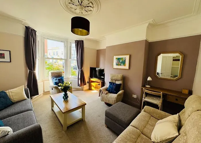 Totterdown's Fabulous House & Floral Garden