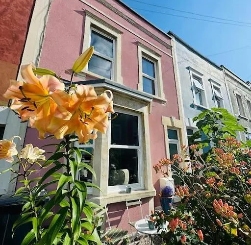 Totterdown's Fabulous House & Floral Garden Casa vacanze *