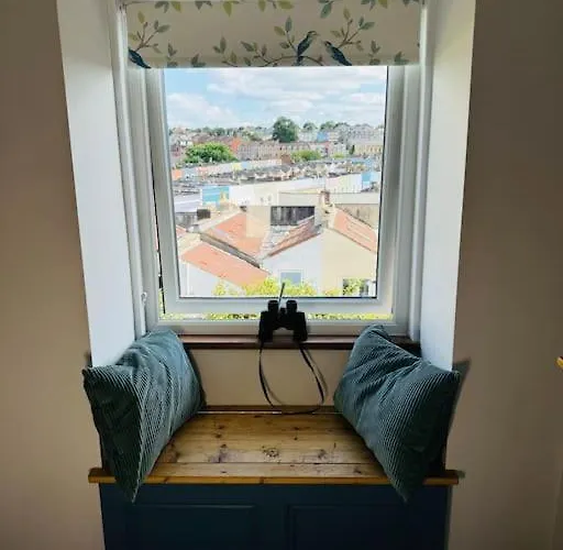 Totterdown's Fabulous House & Floral Garden