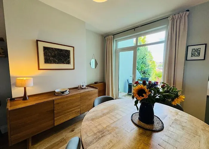 Totterdown's Fabulous House & Floral Garden Casa vacanze *