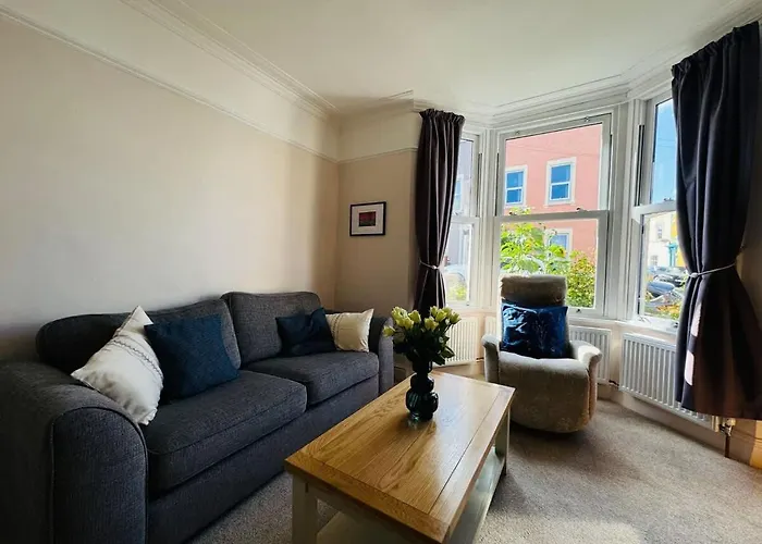 Totterdown's Fabulous House & Floral Garden