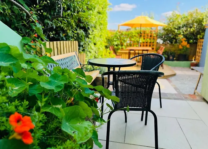 Totterdown's Fabulous House & Floral Garden Casa vacanze Bristol