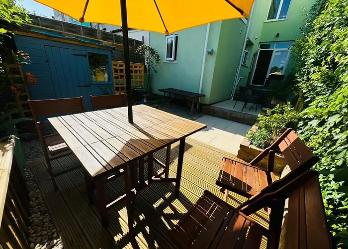 Totterdown's Fabulous House & Floral Garden Casa vacanze *