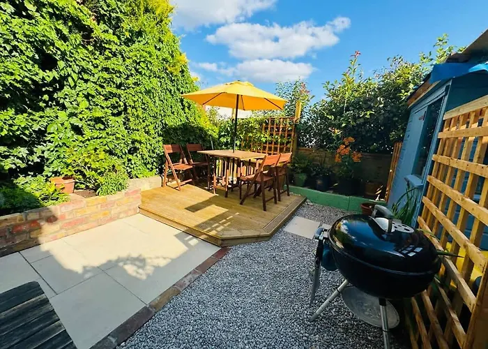 Totterdown's Fabulous House & Floral Garden Casa vacanze *