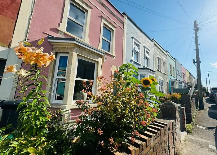 Totterdown's Fabulous House & Floral Garden