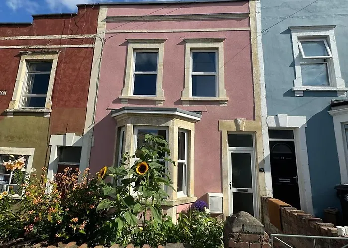 Totterdown's Fabulous House & Floral Garden Casa vacanze