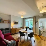 Holiday home Totterdown's Fabulous House & Floral Garden Bristol