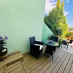 Totterdown's Fabulous House & Floral Garden *