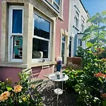 Holiday home Totterdown's Fabulous House & Floral Garden Bristol