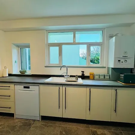 Totterdown House With Views & Garden Holiday home *