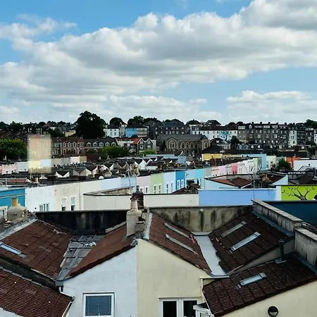 Totterdown House With Views & Garden Holiday home Bristol