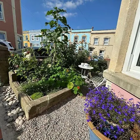 Totterdown House With Views & Garden *