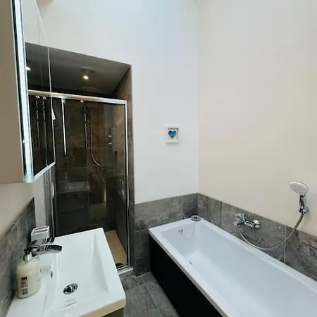 Totterdown House With Views & Garden * Bristol