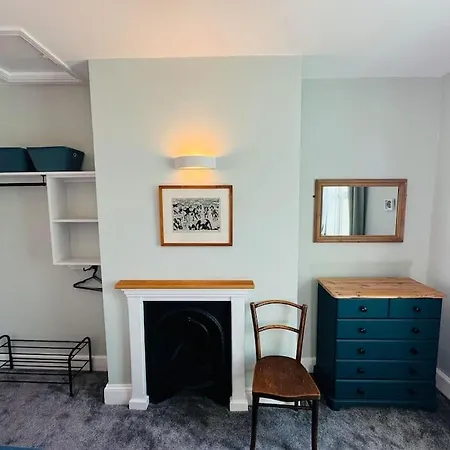 Totterdown House With Views & Garden Holiday home