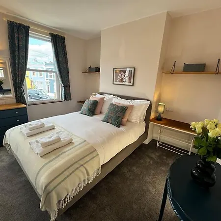 Totterdown House With Views & Garden Сasa de vacaciones *