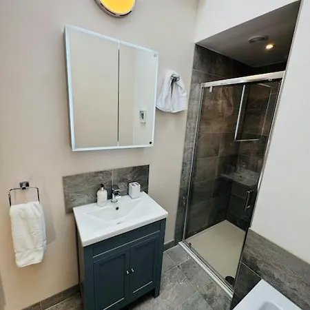 بيت للعطل Totterdown'S Fabulous House & Floral Garden