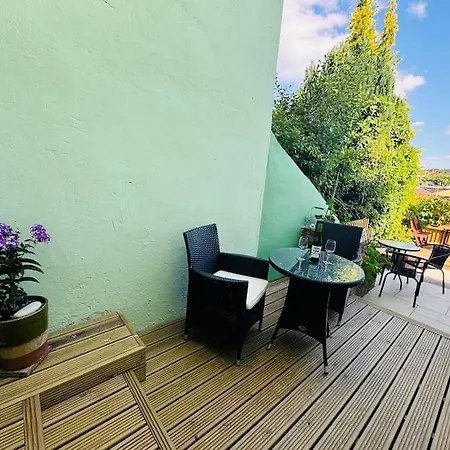 بيت للعطل Totterdown'S Fabulous House & Floral Garden *