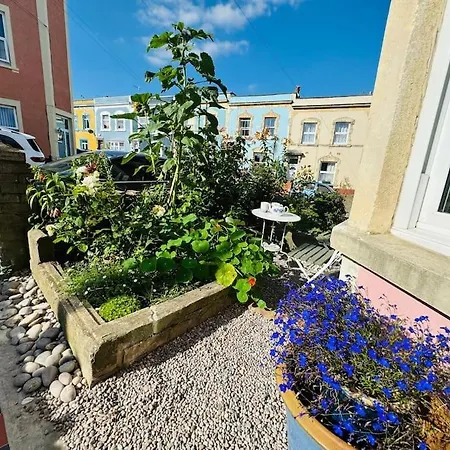 Totterdown House With Views & Garden *