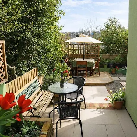 Totterdown's Fabulous House & Floral Garden Tatil Evi Bristol