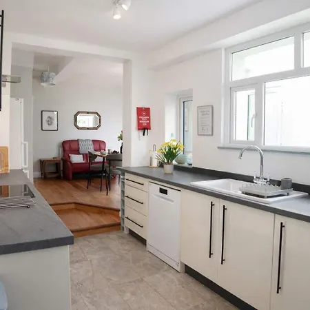 Totterdown's Fabulous House & Floral Garden Bristol