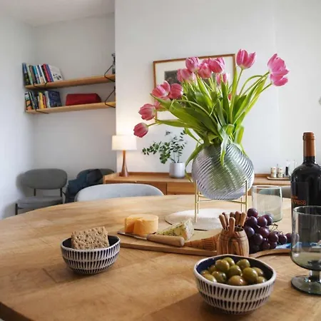 Totterdown's Fabulous House & Floral Garden Tatil Evi Bristol