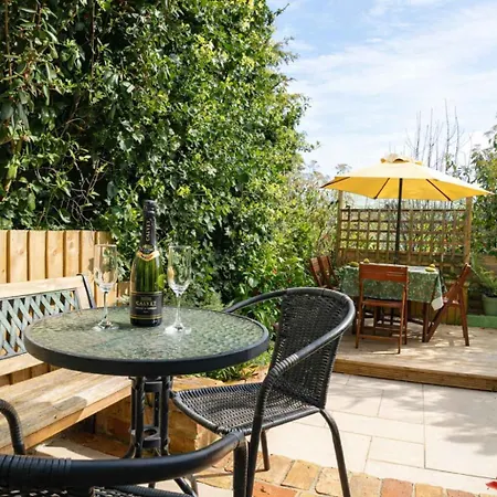 Totterdown's Fabulous House & Floral Garden * Bristol