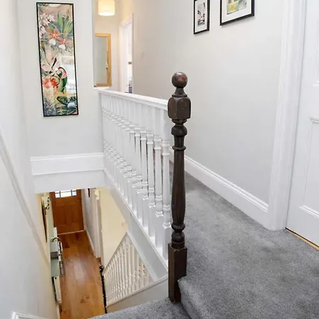 Tatil Evi Totterdown's Fabulous House & Floral Garden Bristol