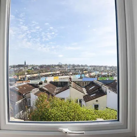 Totterdown's Fabulous House & Floral Garden Tatil Evi