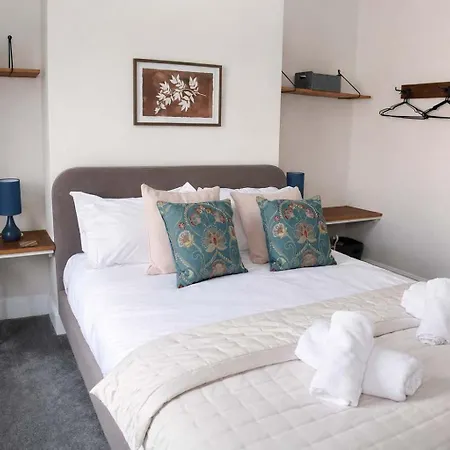 Totterdown's Fabulous House & Floral Garden Tatil Evi