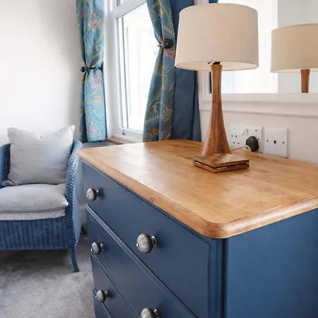 Tatil Evi Totterdown's Fabulous House & Floral Garden Bristol