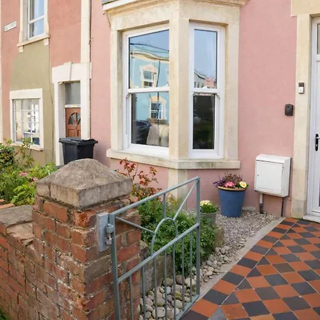 Tatil Evi Totterdown's Fabulous House & Floral Garden *