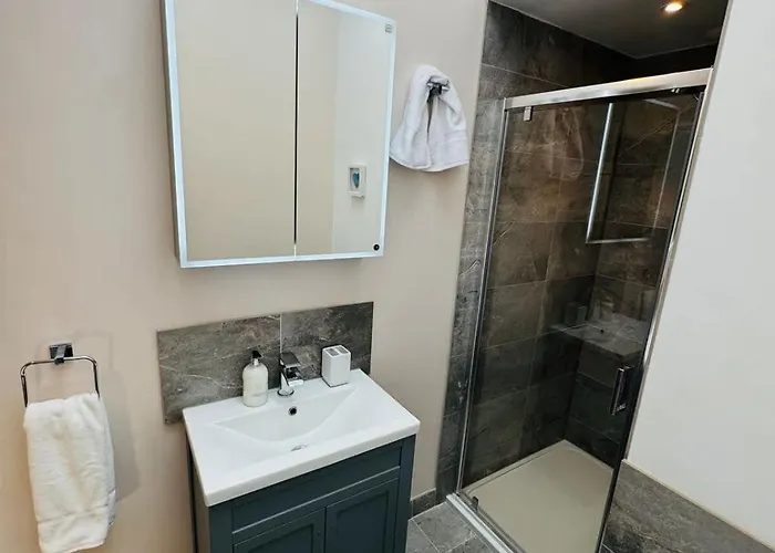 Totterdown's Fabulous House & Floral Garden