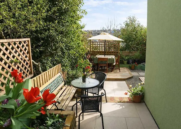 Totterdown's Fabulous House & Floral Garden Сasa de vacaciones Bristol