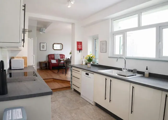 Totterdown's Fabulous House & Floral Garden Bristol