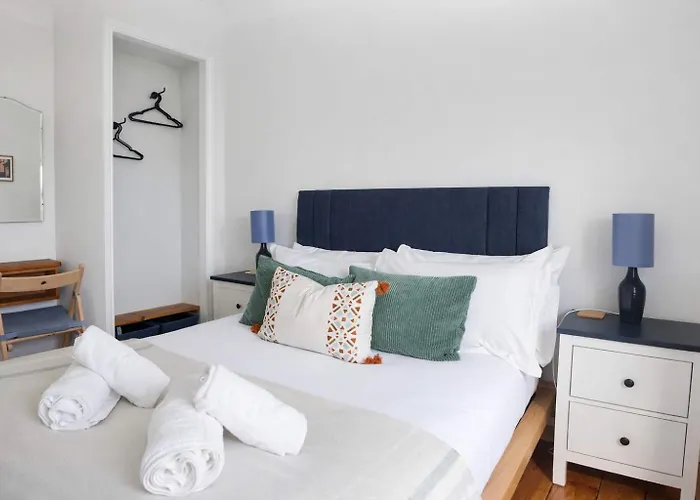 Totterdown's Fabulous House & Floral Garden