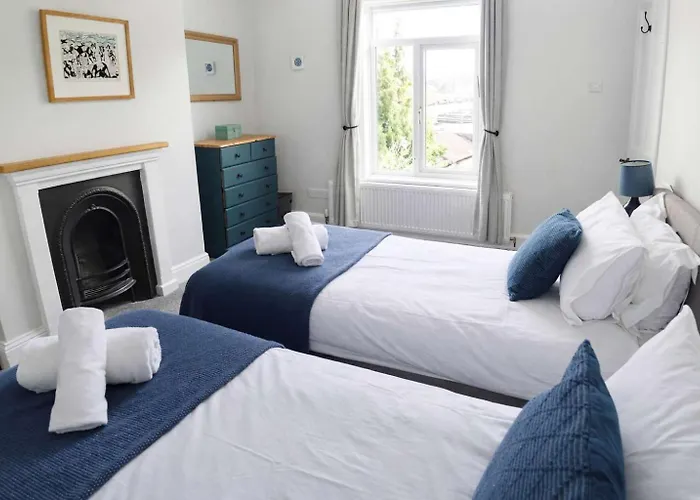 Totterdown's Fabulous House & Floral Garden